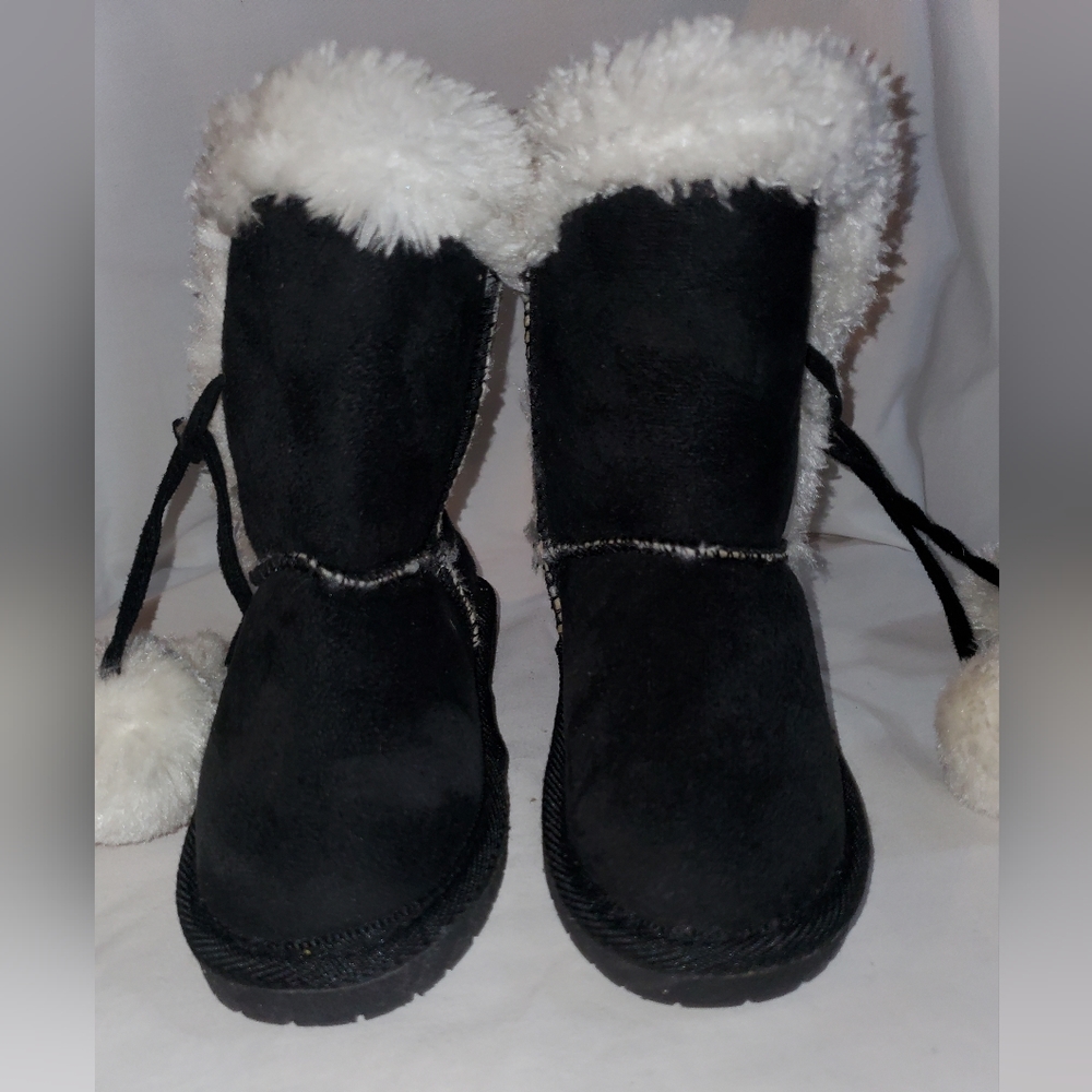 DAWGS Girls winter boots Size 6/7